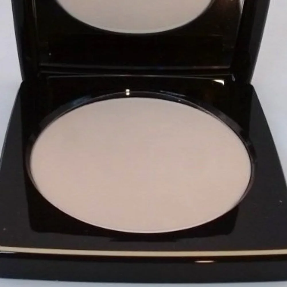 Bobbi Brown - Sheer Finish Pressed Powder, Soft‎ Porcelain BNIB